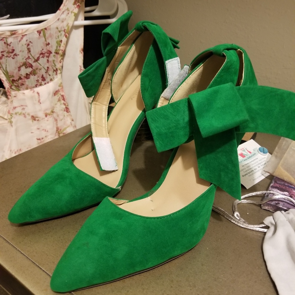 Size 10 Green Heels with Bow